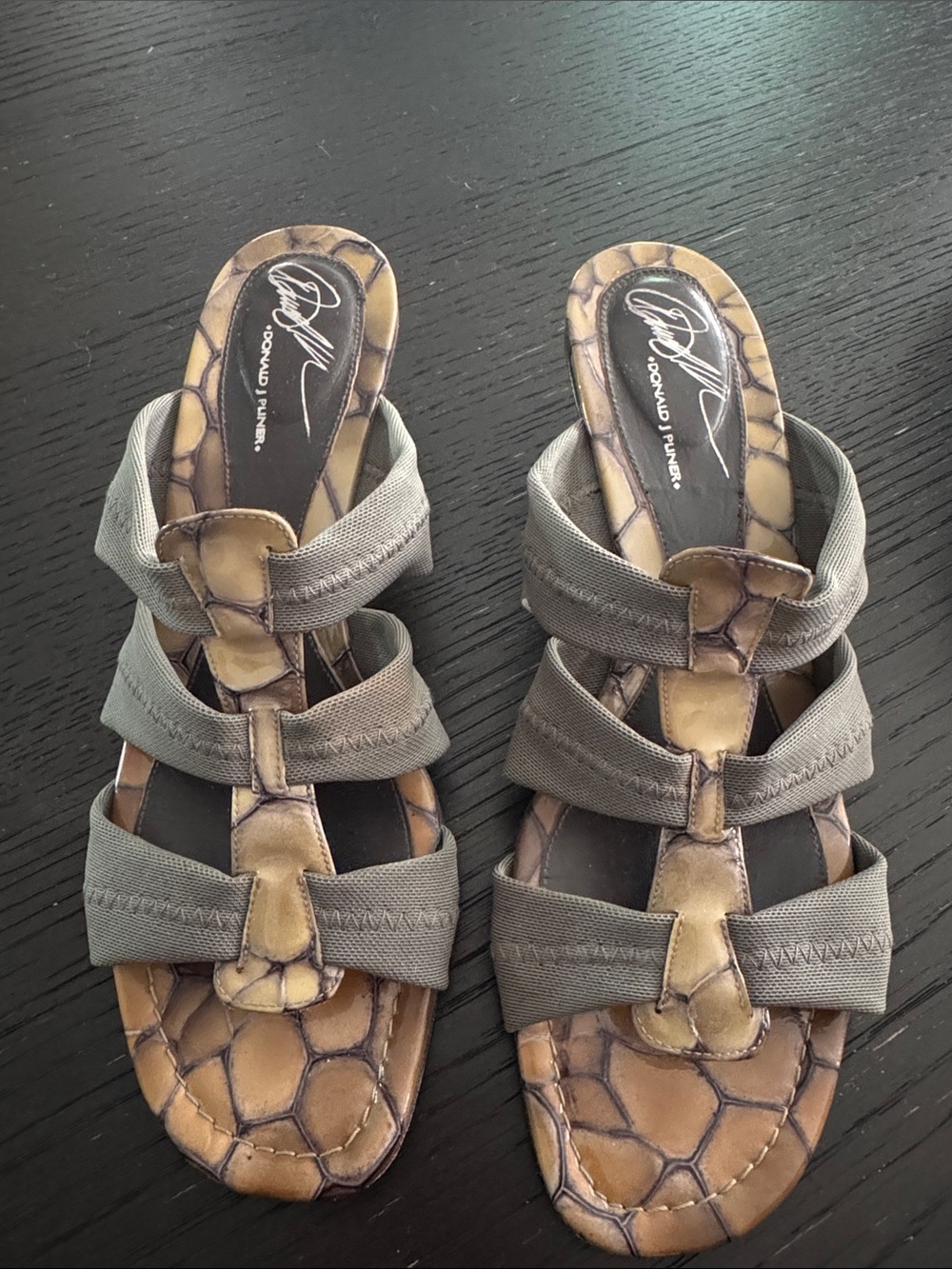 Donald J Pliner Hizzy Stretch Sandals Slides Gray & Patent Alligator Print. 8M
